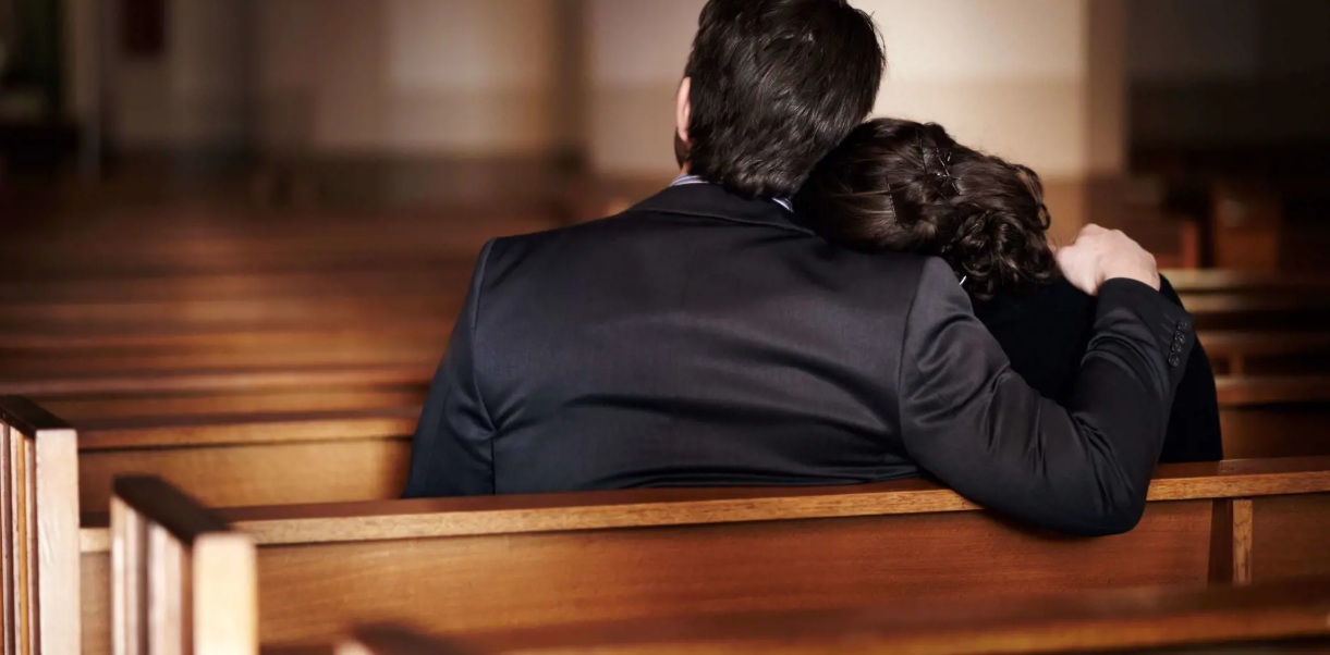What to say at a funeral: Comforting words and what to avoid