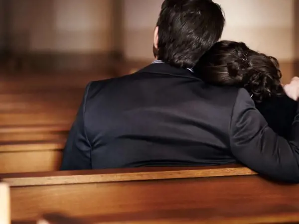 What to say at a funeral: Comforting words and what to avoid