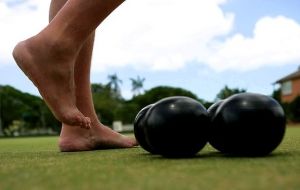 For men: Barefoot Bowls