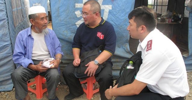 Salvos provide aid to quake victims