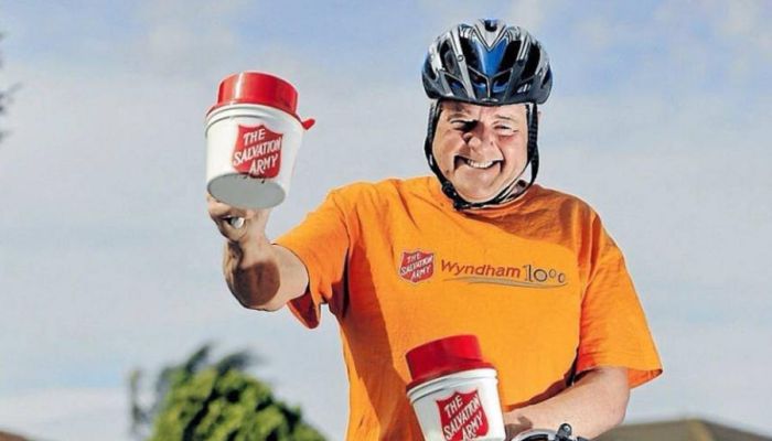 Les lasts the distance for the Salvos