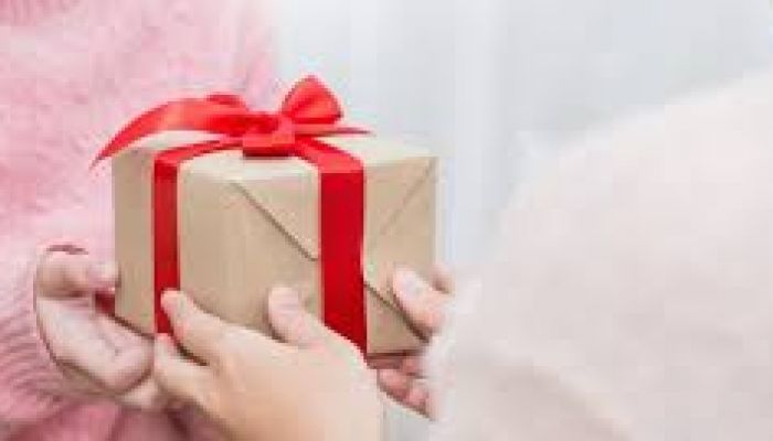 Unwrapping the Gift of Generosity - 15th December - Unwrapping Christmas