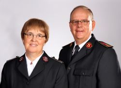 General & Commissioner Cox lead 60th anniversary celebrations for PNG territory 