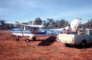VH–TUJ Cessna 182
