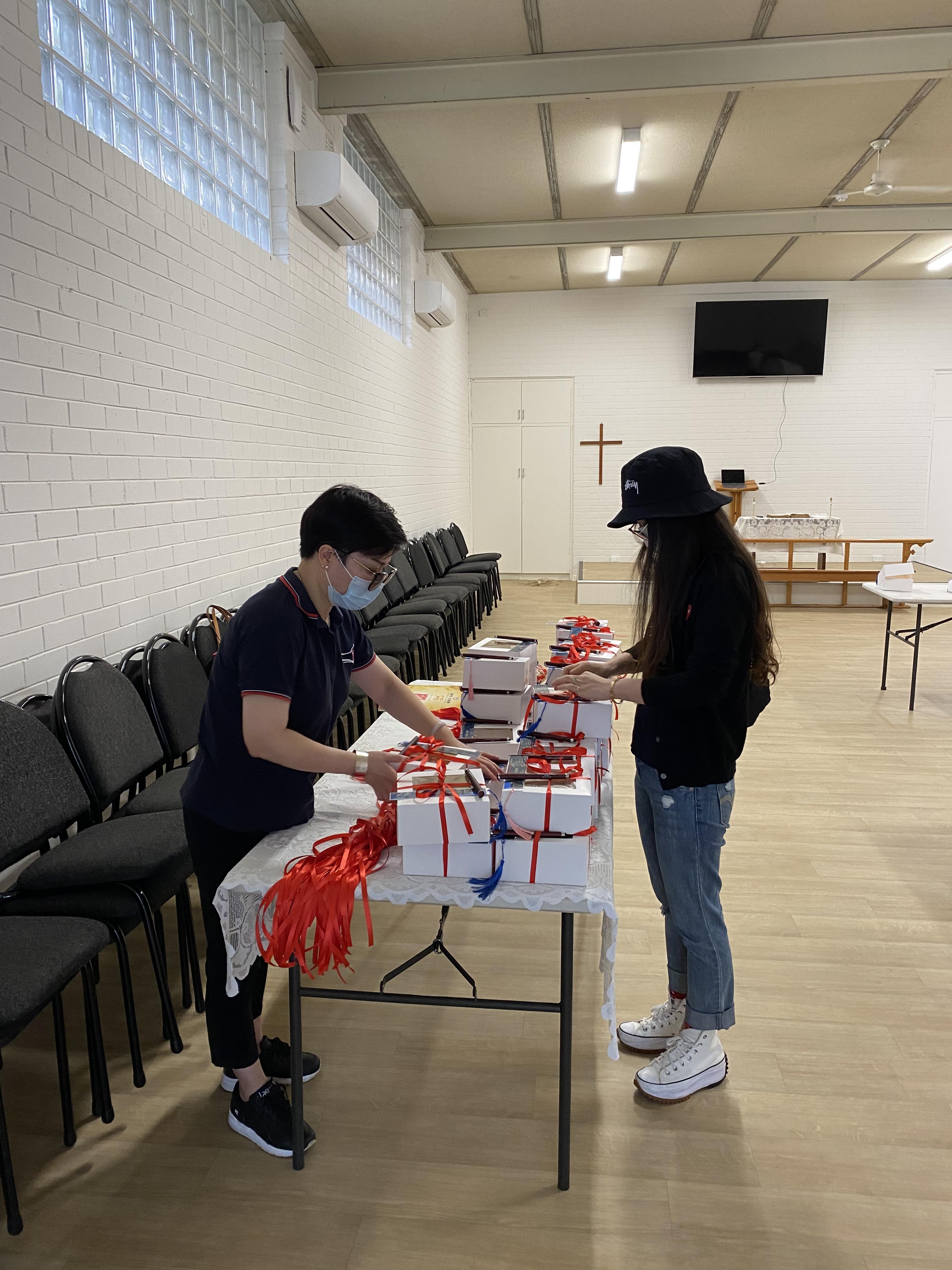 心靈手巧的姊妹們籌備慶典