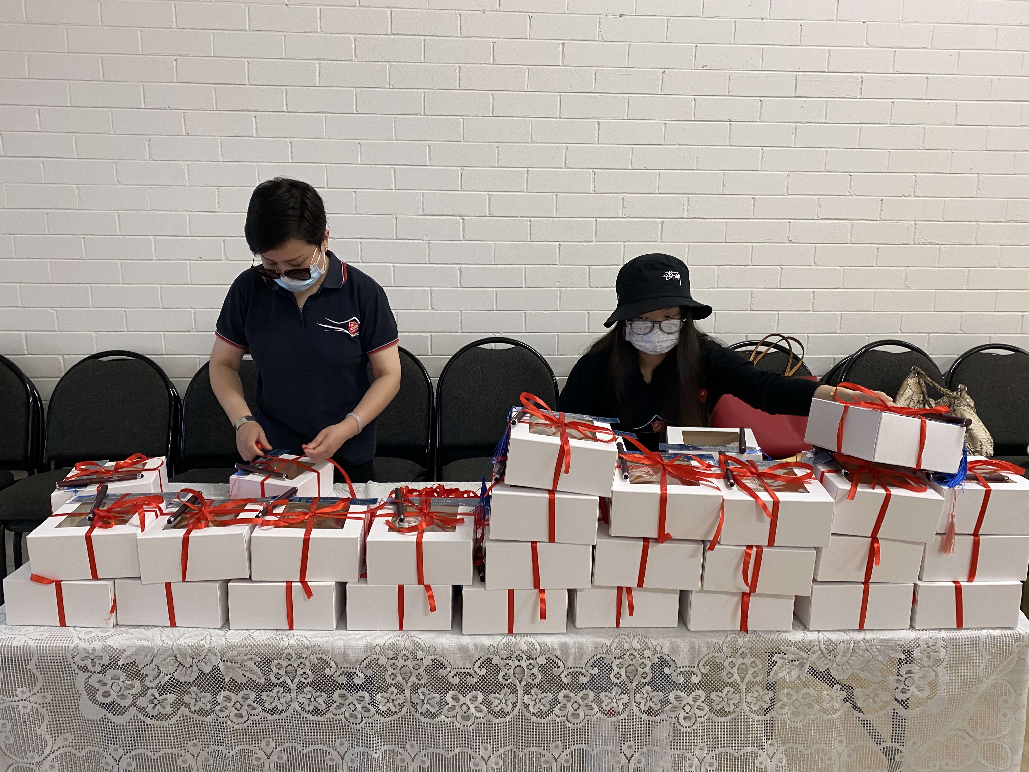 心靈手巧的姊妹們籌備慶典