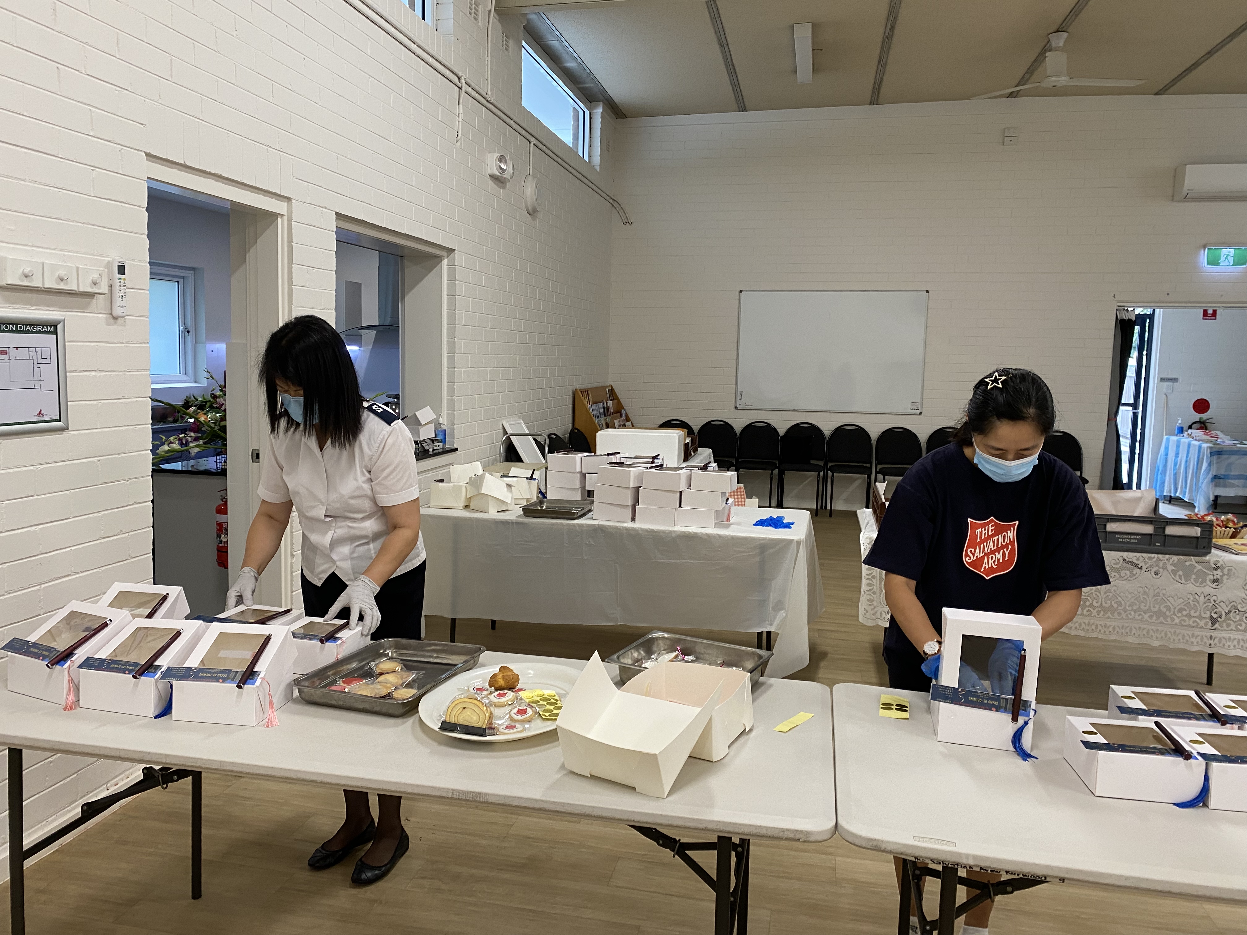 心靈手巧的姊妹們籌備慶典