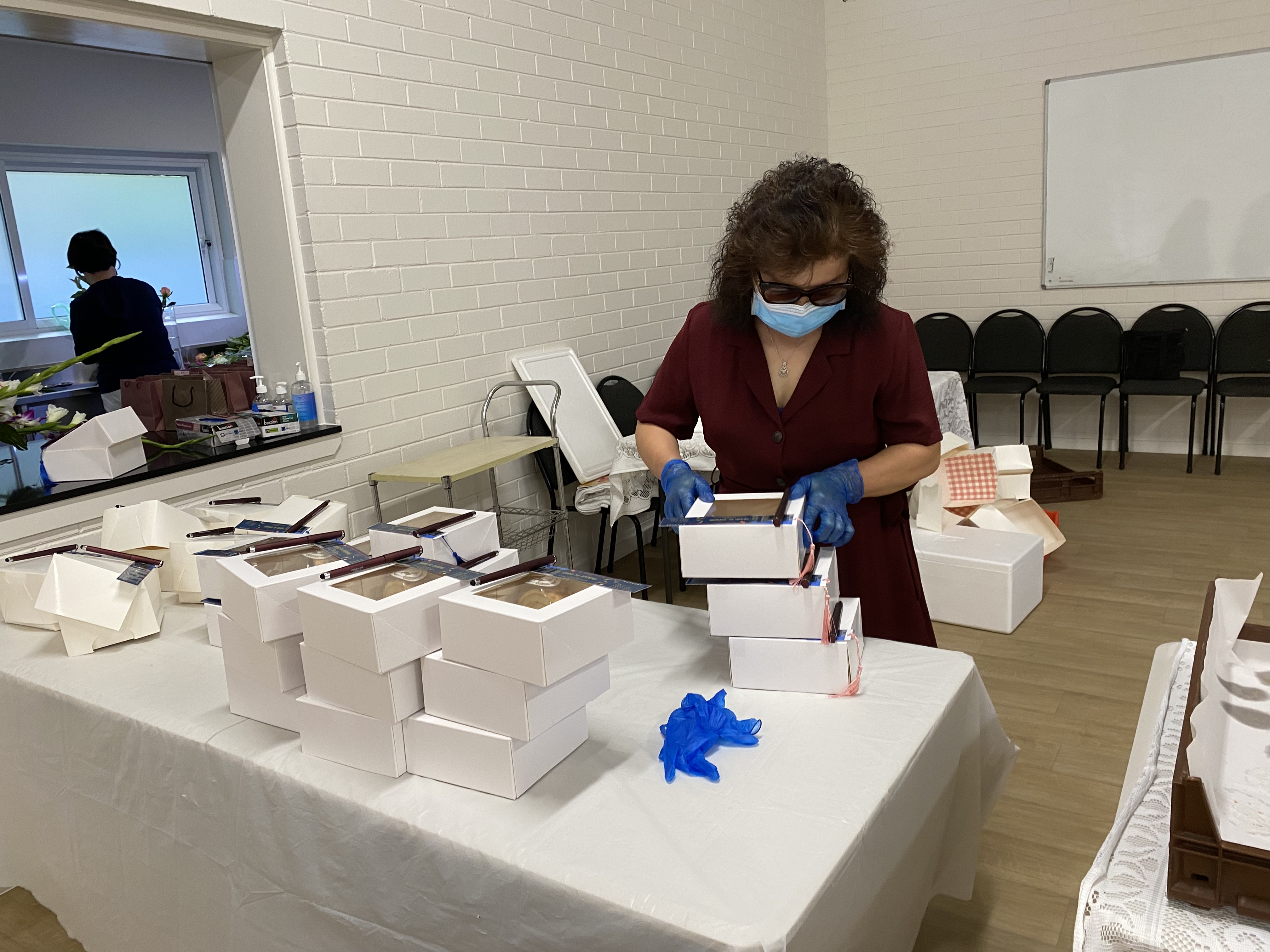 心靈手巧的姊妹們籌備慶典