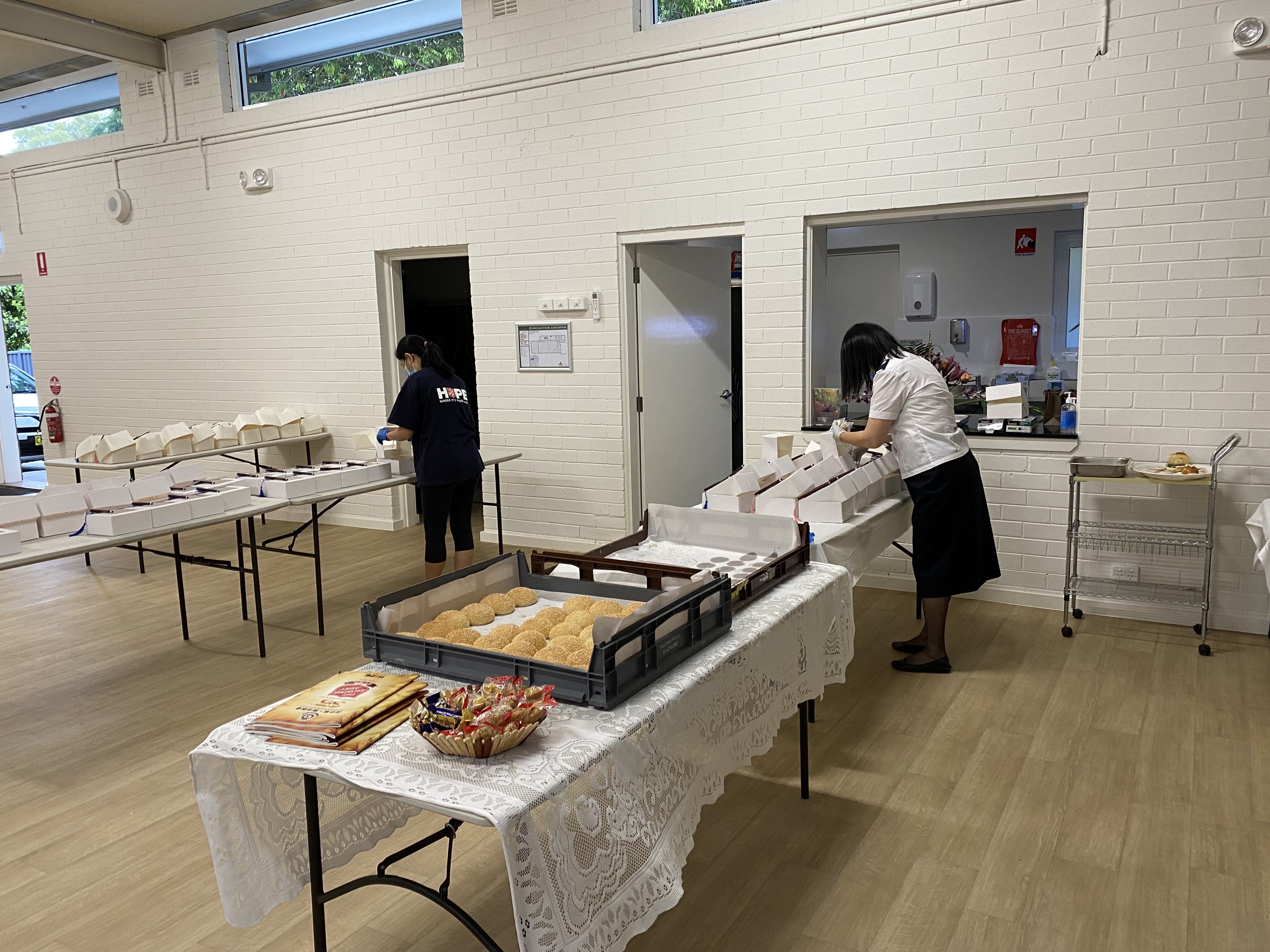 心靈手巧的姊妹們籌備慶典