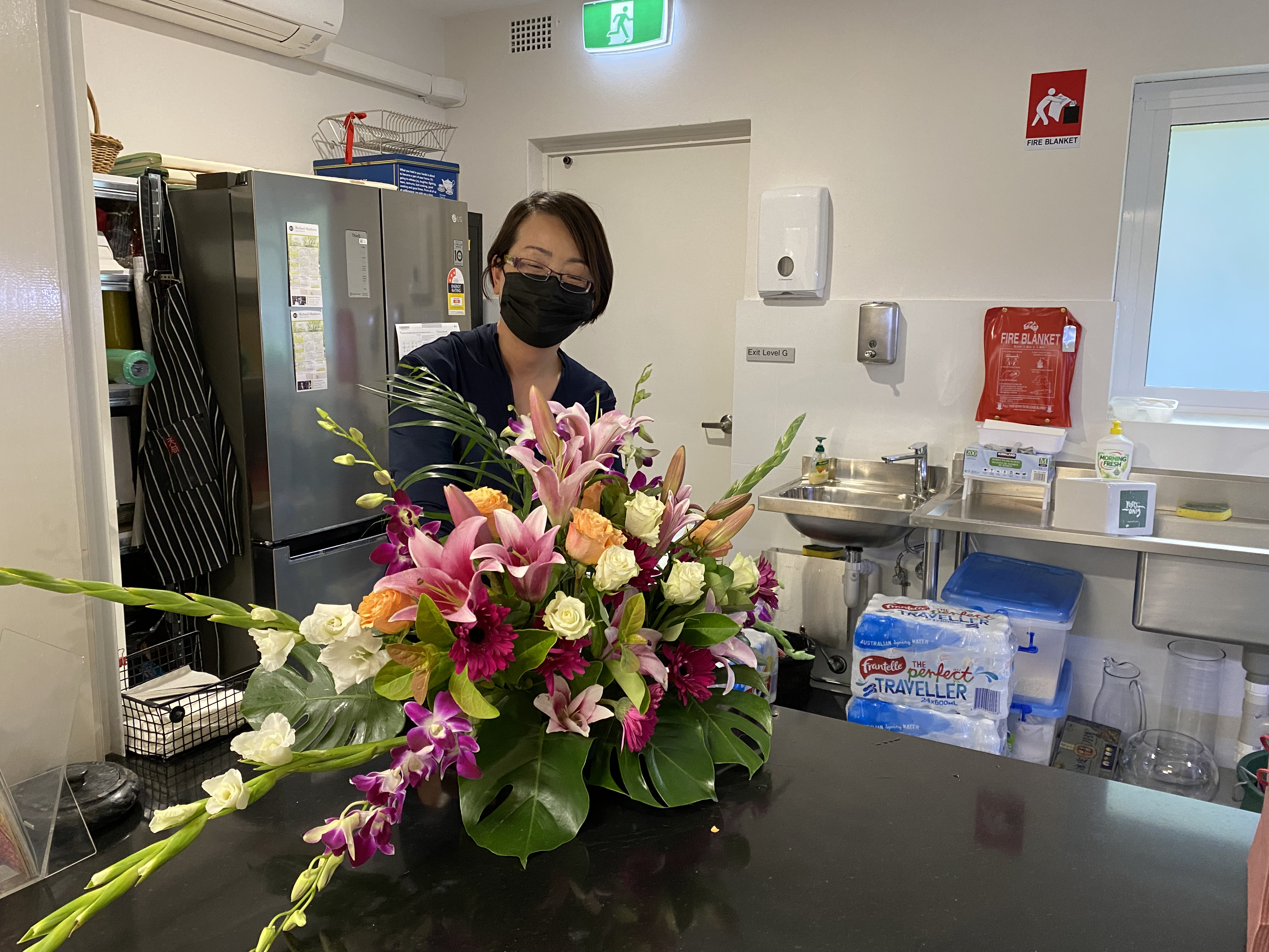 心靈手巧的姊妹們籌備慶典