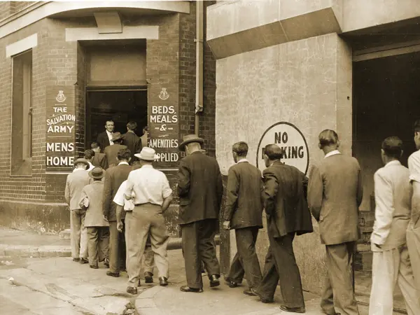 An archive photo showing men lining up support at Salvos Foster House during the Great Depression.