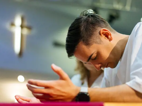 Young person worshipping solo